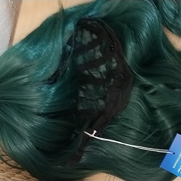 Long Green wig - Picture 5 of 5